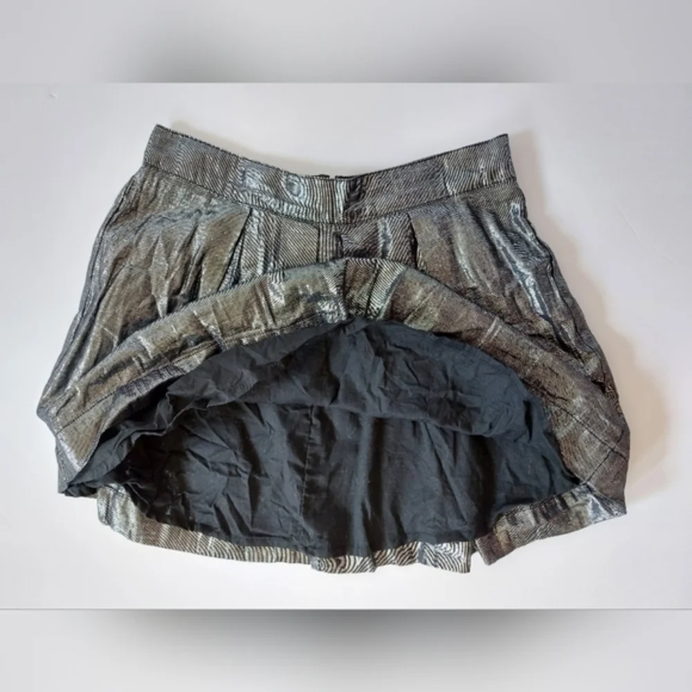 Silver Skirt‎ GapKids size 8 Adjustable Waist Zipper In Back